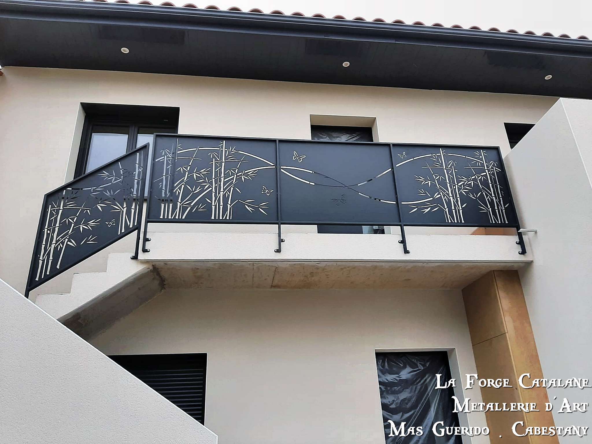 rampant et garde corps exterieur decoupe laser motifs vegetal roseaux forge catalane.jpg